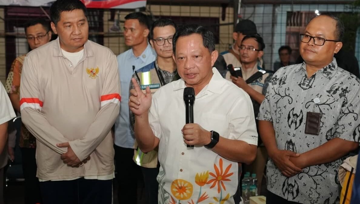 Mendagri Tito Karnavian meninjau Program Bedah Rumah di Bukit Duri