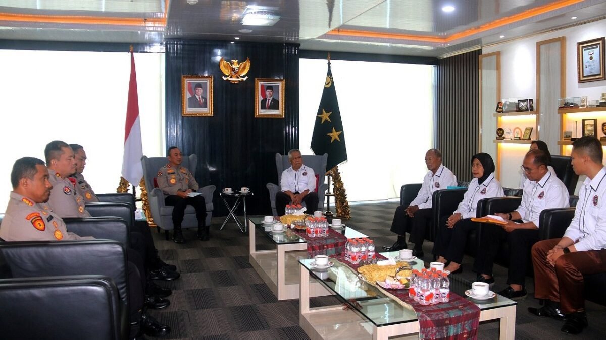 Kapolda Sumsel Irjen Pol Dr Sandi Nugroho mendukung pembinaan atlet karate INKANAS Sumsel