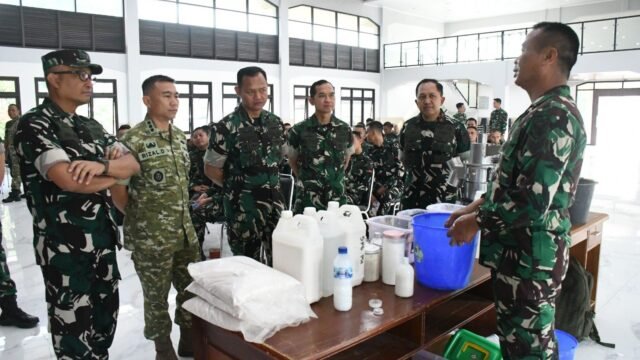 Personel Korem 044/Gapo mengikuti Bimtek Pembuatan APAR PS 08 untuk meningkatkan kesiapsiagaan Karhutla.