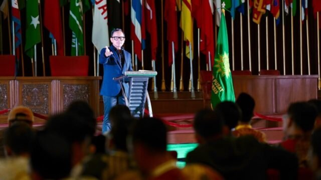 Wamendagri Bima Arya Sugiarto berbicara tentang pentingnya karakter dan kecerdasan intelektual bagi generasi Z.