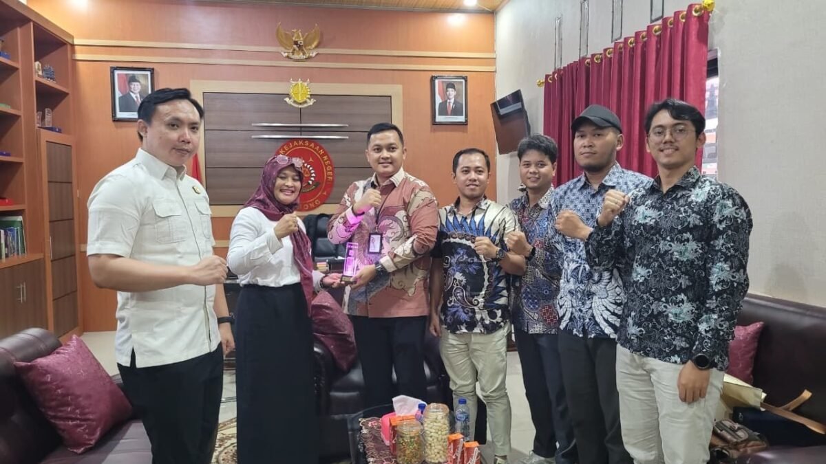 Manajer PLN ULP Muara Aman dan Kepala Kejari Lebong saat audiensi perkuat sinergi PLN Kejari Lebong.