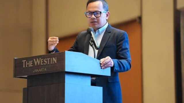 Wamendagri Bima Arya Sugiarto menyampaikan pidato tentang peran Pemda dalam transisi energi.