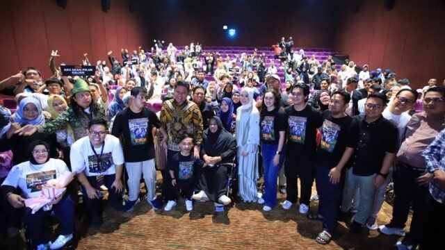 Gubernur Herman Deru didaulat sebagai Ayah Anak Istimewa Indonesia saat apresiasi film disabilitas