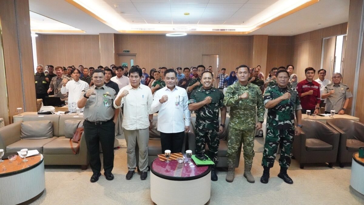 Danrem 044/Gapo Brigjen TNI Khabib Mahfud dalam rapat percepatan Cetak Sawah Rakyat di Sumatera Selatan