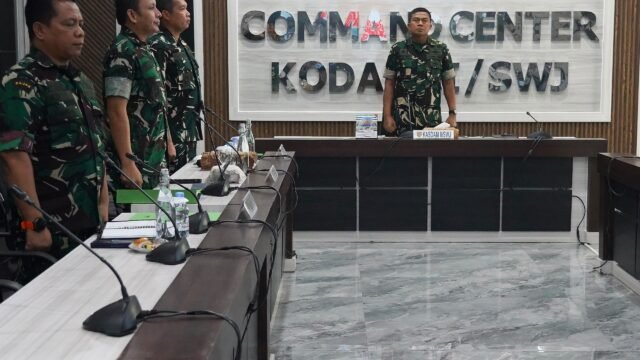 Kasdam II/Sriwijaya Brigjen TNI Iwan Ma'ruf Zainudin saat mengikuti Rakornis TMMD ke-130 TA 2026 secara vicon.