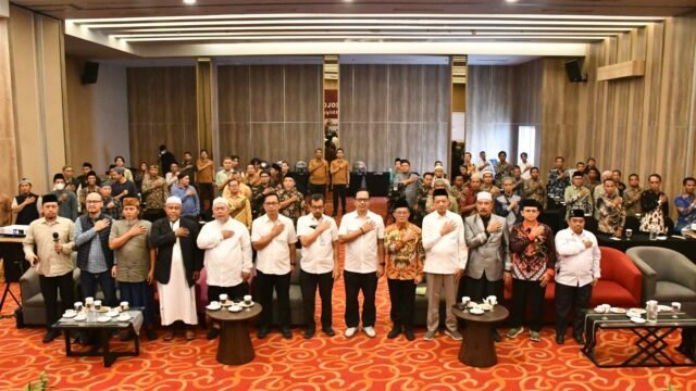 Kakanwil Kemenag Sumsel Syafitri Irwan saat menyampaikan apresiasi kepada Densus 88 dan menekankan pentingnya merawat kerukunan.