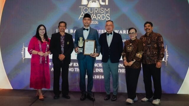 Menteri Agama Nasaruddin Umar menerima penghargaan Bali Top Hospitality Leader untuk pengembangan wisata religi.