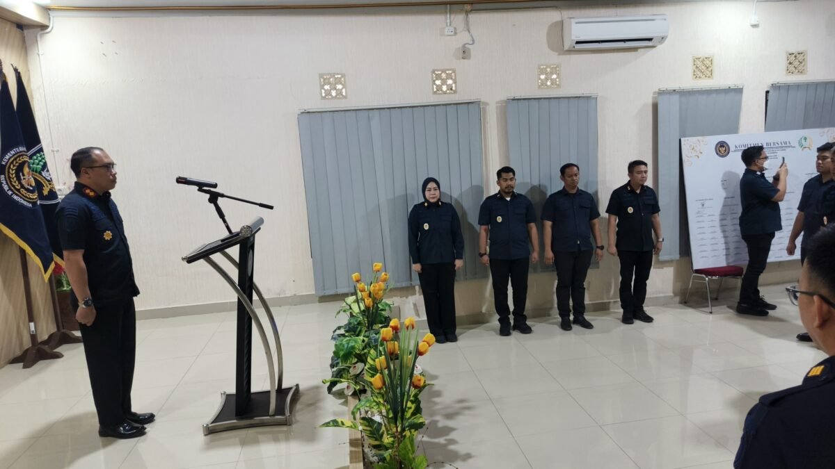 Petugas Rutan Kelas I Palembang deklarasikan perang narkoba dan komitmen Zona Integritas.