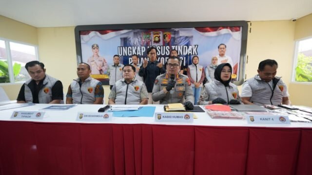 Konferensi pers Polda Sumsel terkait OTT pungutan fee dana revitalisasi SD Banyuasin