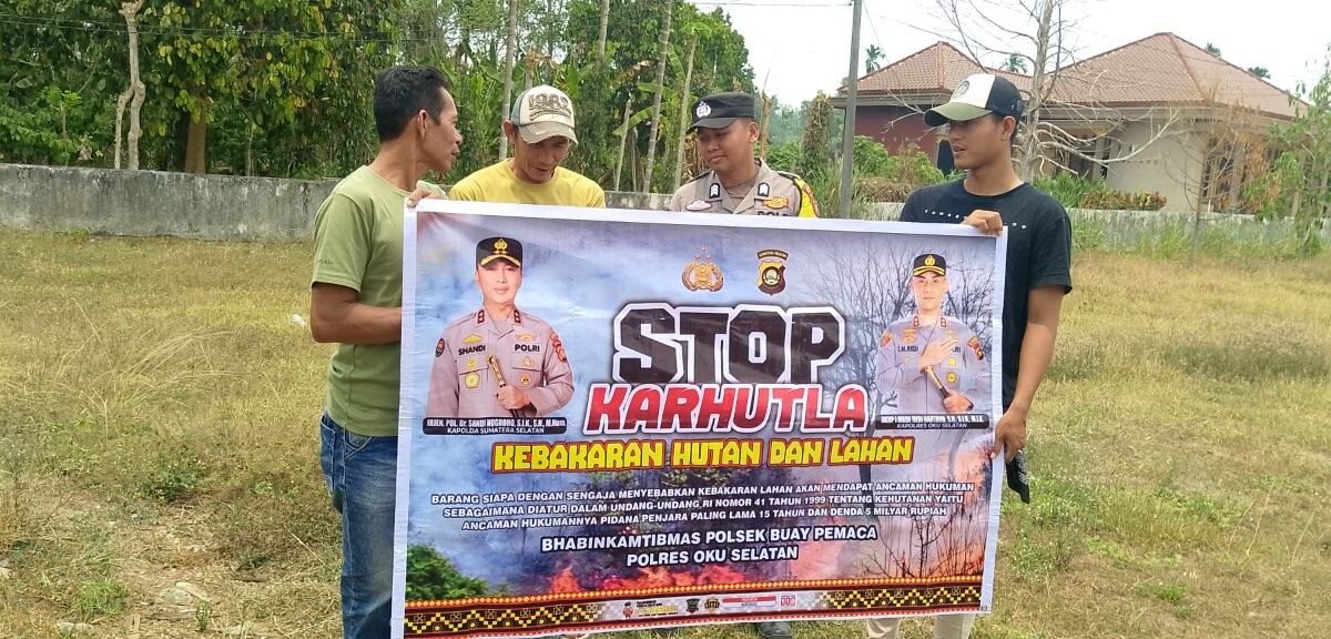 Anggota Polsek Buay Pemaca sosialisasi cegah Karhutla di Desa Karet Jaya