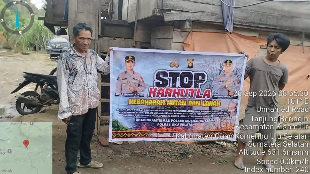 Personel Polsek Muaradua Kisam saat mitigasi Karhutla di Desa Pagar Dewa OKU Selatan