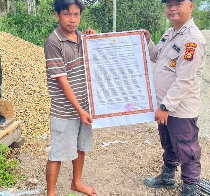Personel Polsek Mekakau Ilir saat patroli pencegahan Karhutla di OKU Selatan