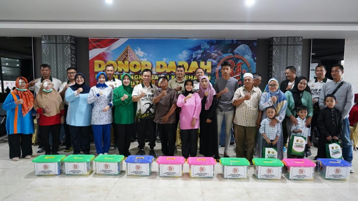 Prajurit TNI dan masyarakat antusias mengikuti Baksos Kesehatan TNI di Jakabaring Palembang