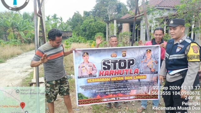 Bhabinkamtibmas Polsek Muaradua saat memberikan himbauan Kamtibmas di Desa Pelangki.