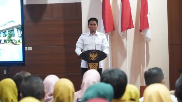 Wamendagri Akhmad Wiyagus saat menyampaikan pentingnya penanganan TB lintas sektor di Ciamis.