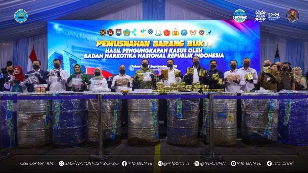 Petugas BNN RI memusnahkan barang bukti narkotika dari 12 kasus dengan 25 tersangka yang diamankan.