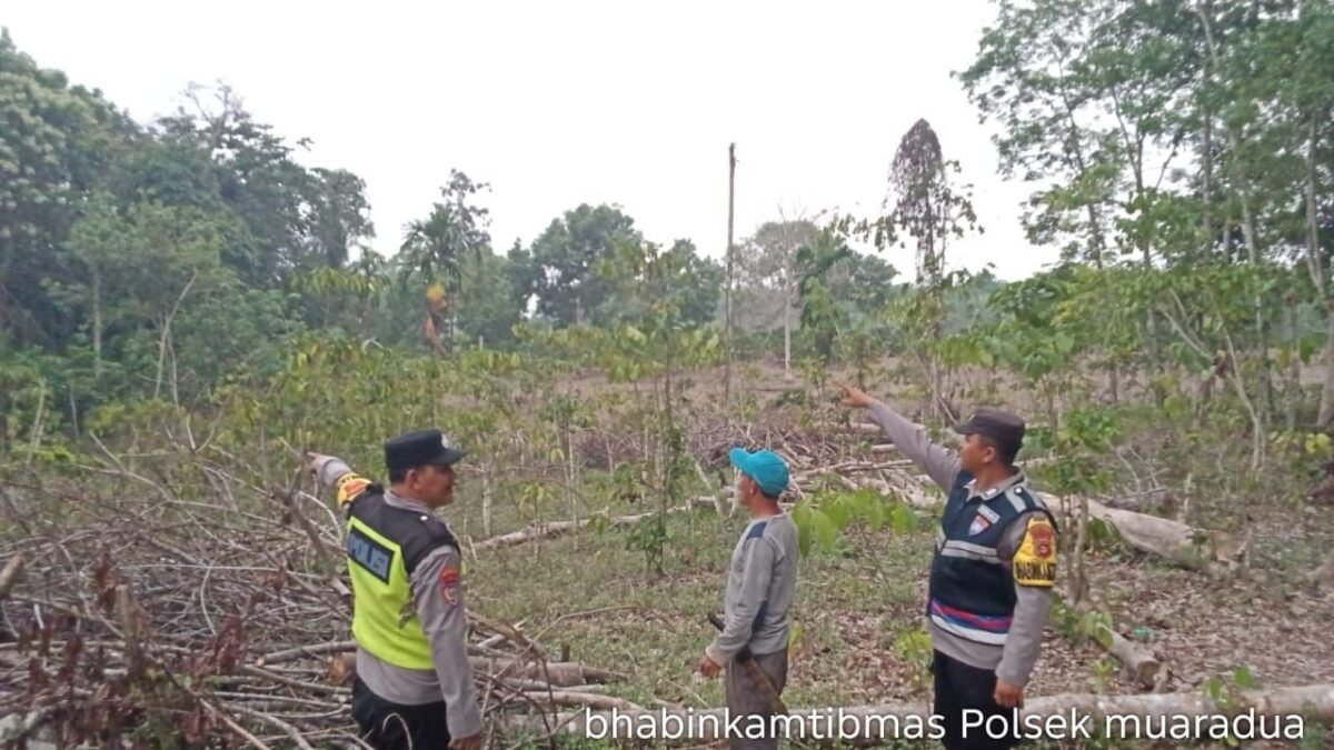 Personel Polsek Muaradua melakukan groundcheck hotspot Karhutla di Desa Bendi OKU Selatan
