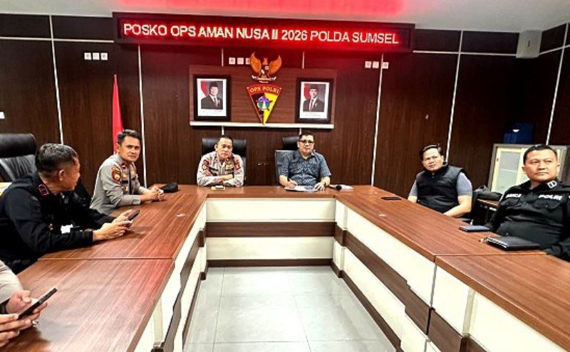 Petugas Polda Sumsel saat Operasi Sikat I Musi 2026 mengungkap 172 kasus kriminal