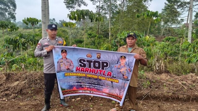 Personel Polsek Kisam Tinggi melakukan patroli pencegahan Karhutla di OKU Selatan