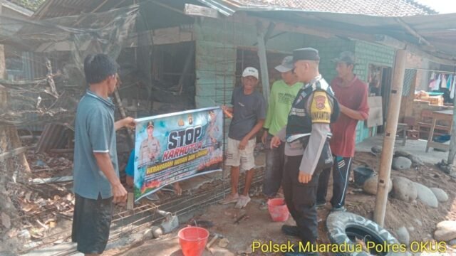 Brigpol Juanda Bhabinkamtibmas Polsek Muaradua sambangi warga Desa Pelangki sampaikan himbauan kamtibmas