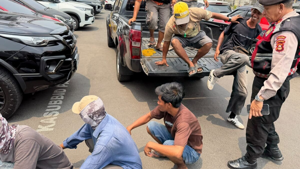 Personel Polda Sumsel amankan pelaku parkir liar dan pungli di Palembang