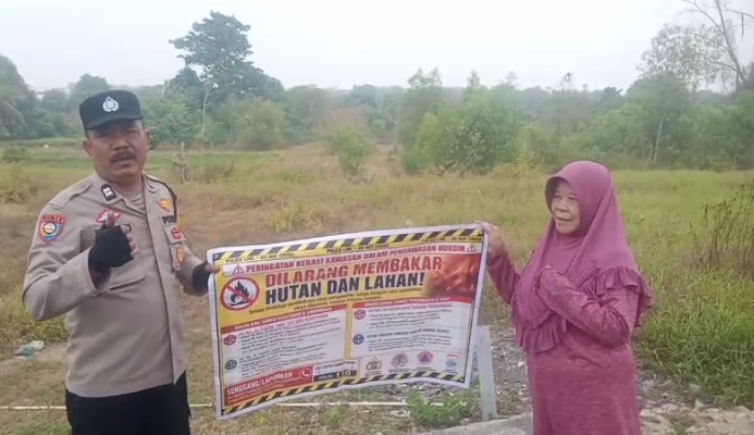 Giat Himbauan Karhutla, Bhabinkamtibmas Sukajaya Minta Warga Segera Lapor Jika Temukan Titik Api