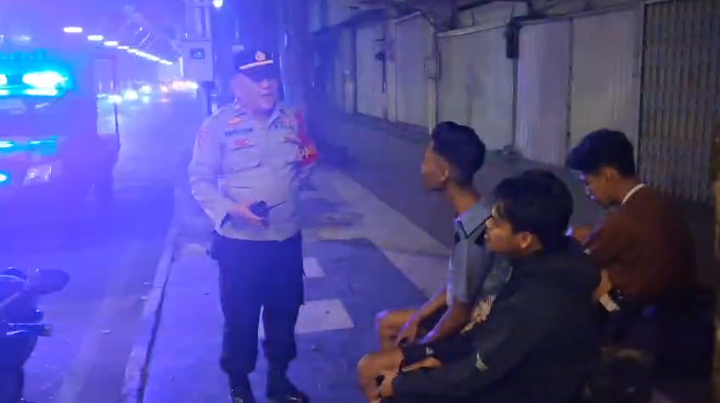 Antisipasi Gangguan Kamtibmas, Pawas Polsek IT I Polrestabes Palembang Pimpin Patroli KRYD dan Himbau Remaja Pulang