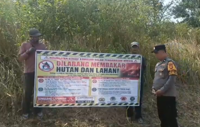 Sambangi Pemukiman Talang Kelapa, Polsek Sukarami Ingatkan Sanksi Pidana Pembakaran Lahan