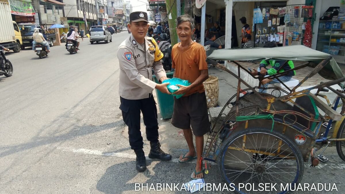 Bhabinkamtibmas Buay Pemaca Cek Tanaman Jagung, Dukung Program Ketahanan Pangan