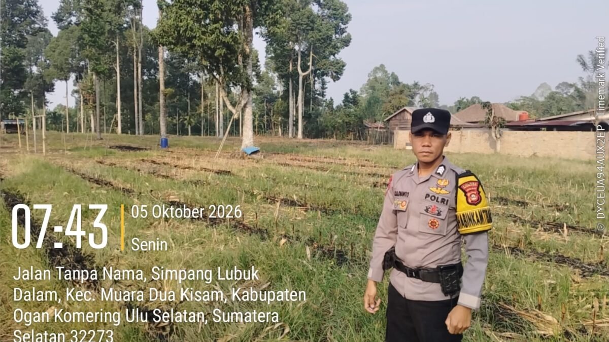 Bhabinkamtibmas Polsek Muaradua Kisam Cek Lahan Jagung, Dukung Program Ketahanan Pangan