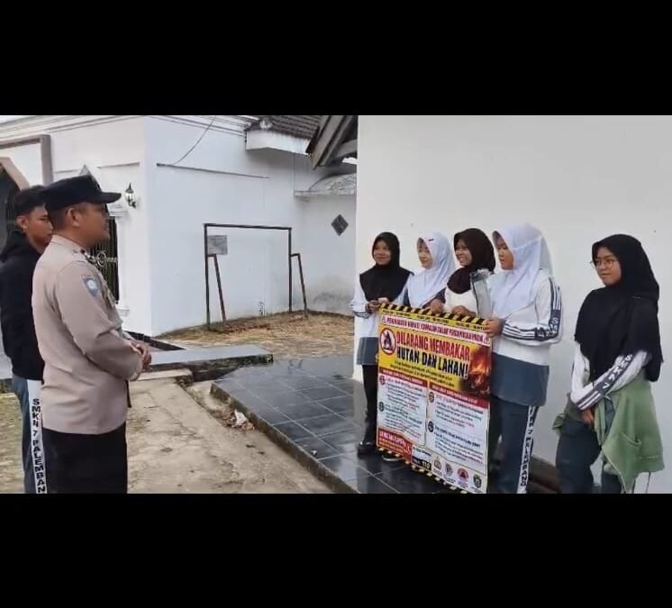 Polisi Hadir di Tengah Masyarakat, Imbau Warga Sukarami Tak Bakar Lahan dan Sampah