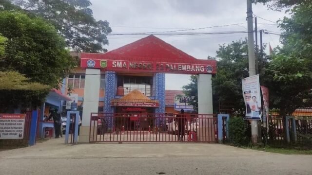 Siswa SMAN 22 Palembang mengikuti ujian berbasis komputer untuk persiapan TKA dan SNBT