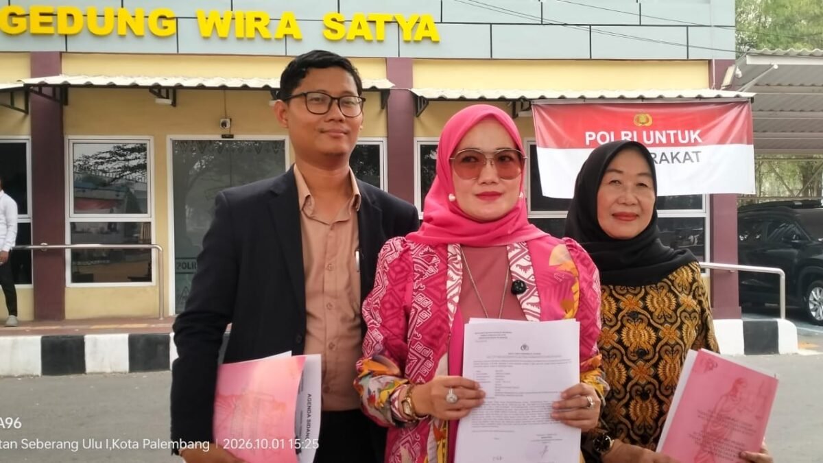 Ilustrasi penipuan oleh oknum Bhayangkari dengan modus pesanan iPhone dan laptop di Palembang.