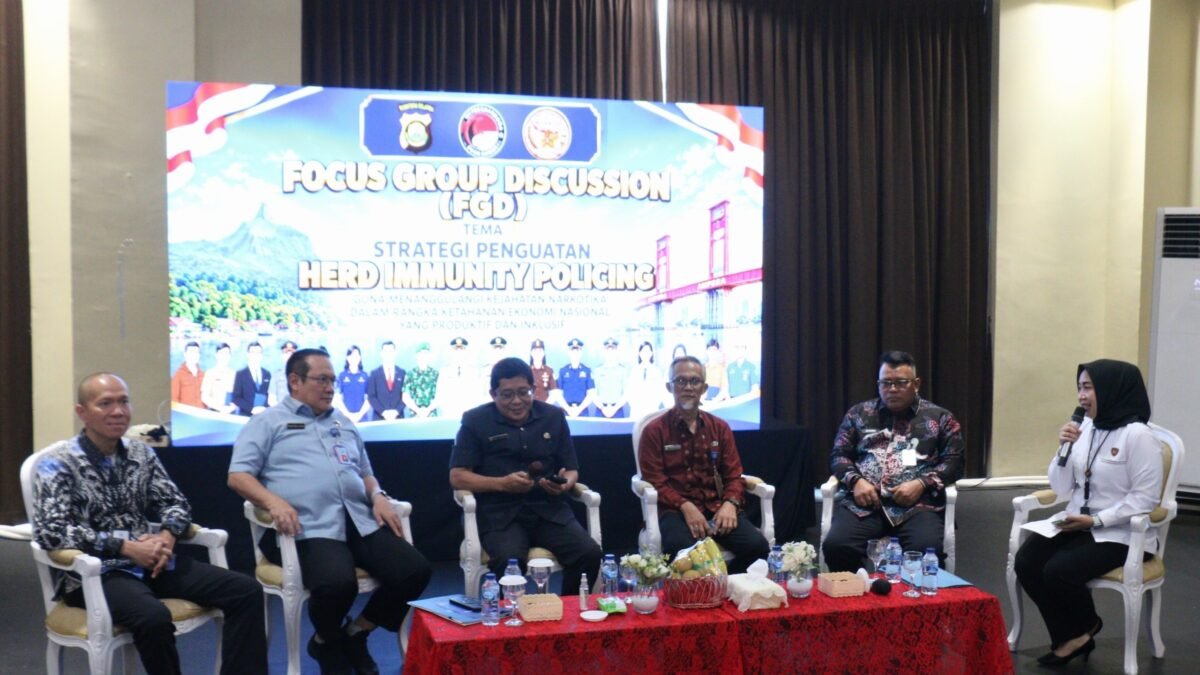 Wakapolda Sumsel Brigjen Pol Rony Samtana saat FGD pencegahan narkotika di Palembang
