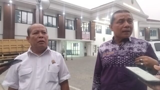 Kuasa hukum Irza Prasetya saat walk out dari persidangan di Pengadilan Negeri Palembang