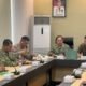 Petugas gabungan memadamkan api Karhutla di OKI, Sumatera Selatan