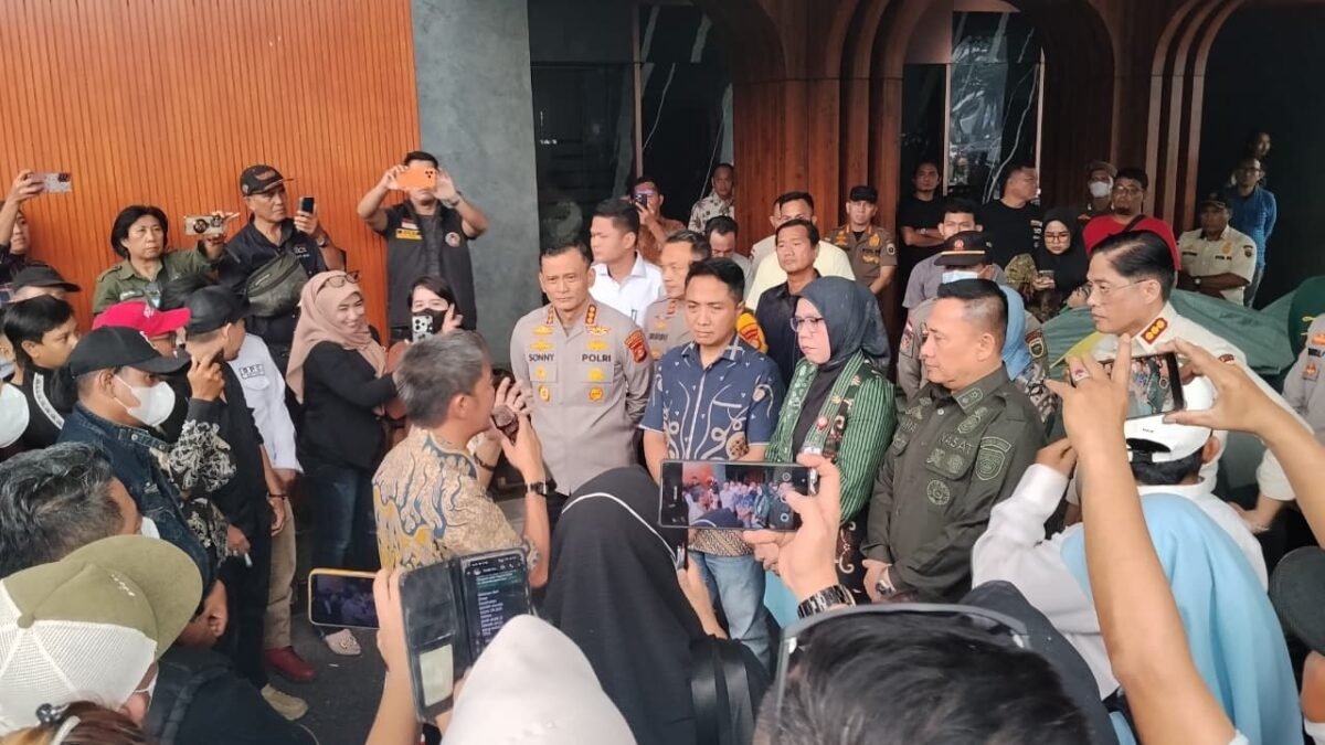 Gubernur Sumsel Herman Deru menyetujui kebijakan pengobatan ISPA karhutla gratis untuk masyarakat terdampak.