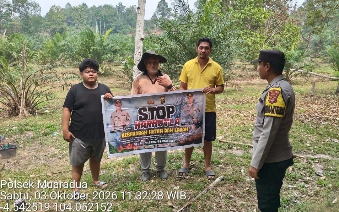 Personel Polsek Muaradua bersama warga dan Kades Gedung Lepihan saat patroli cegah Karhutla di OKU Selatan.