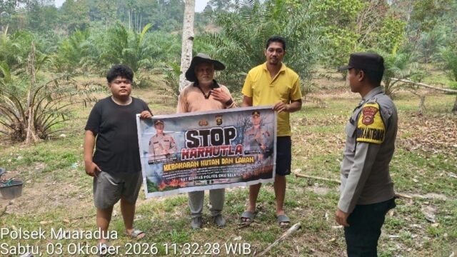 Personel Polsek Muaradua bersama warga dan Kades Gedung Lepihan saat patroli cegah Karhutla di OKU Selatan.