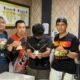 Petugas Polsek Keluang menunjukkan barang bukti 600 butir ekstasi dan 19,37 gram sabu hasil pengungkapan kasus narkoba di Musi Banyuasin.
