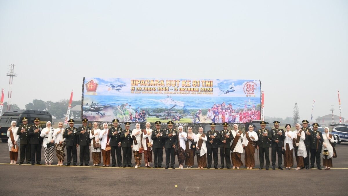 Danrem 044/Gapo Brigjen TNI Khabib Mahfud hadiri Upacara Peringatan HUT ke-81 TNI di Palembang.
