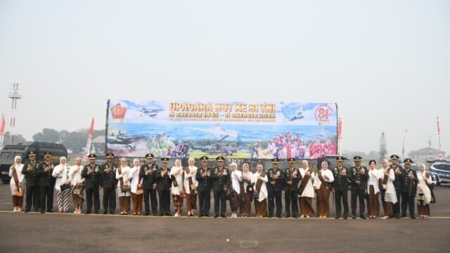 Danrem 044/Gapo Brigjen TNI Khabib Mahfud hadiri Upacara Peringatan HUT ke-81 TNI di Palembang.